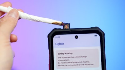 Dünyanın ilk çakmağa sahip akıllı telefonu: OUKITEL WP63