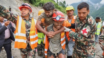 Nepal'da mucize kurtuluş: 9'uncu günde sağ bulundular