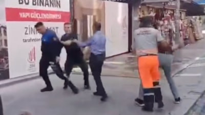 İstanbul'da zabıta ile vatandaş arasında arbede çıktı: Tekmeler havada uçuştu