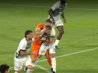 Leandro Trossard'ın tokat pozisyonu: VAR hakemi sezonu kapattı iddiası