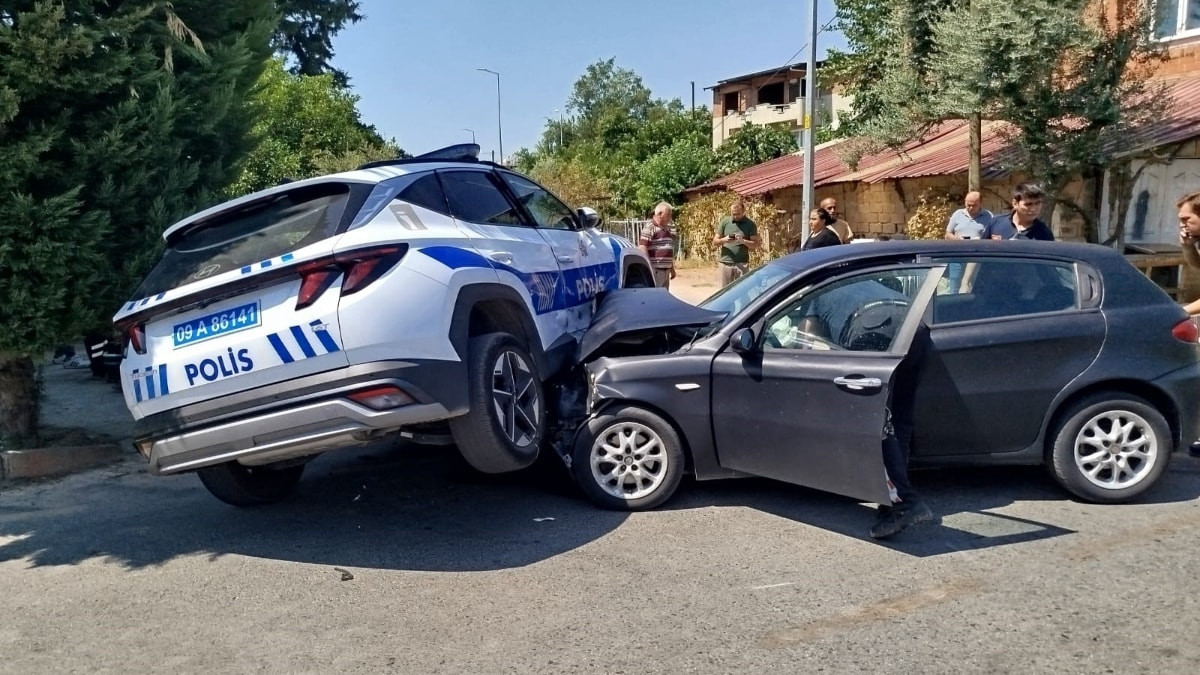 Aydın'da polis aracı ile otomobil çarpıştı: 2 yaralı