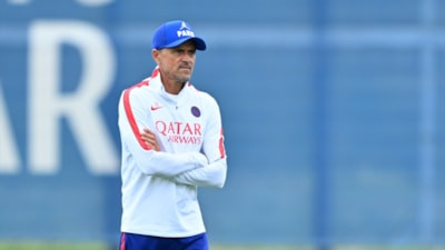PSG, Luis Enrique'nin sözleşmesini uzattı