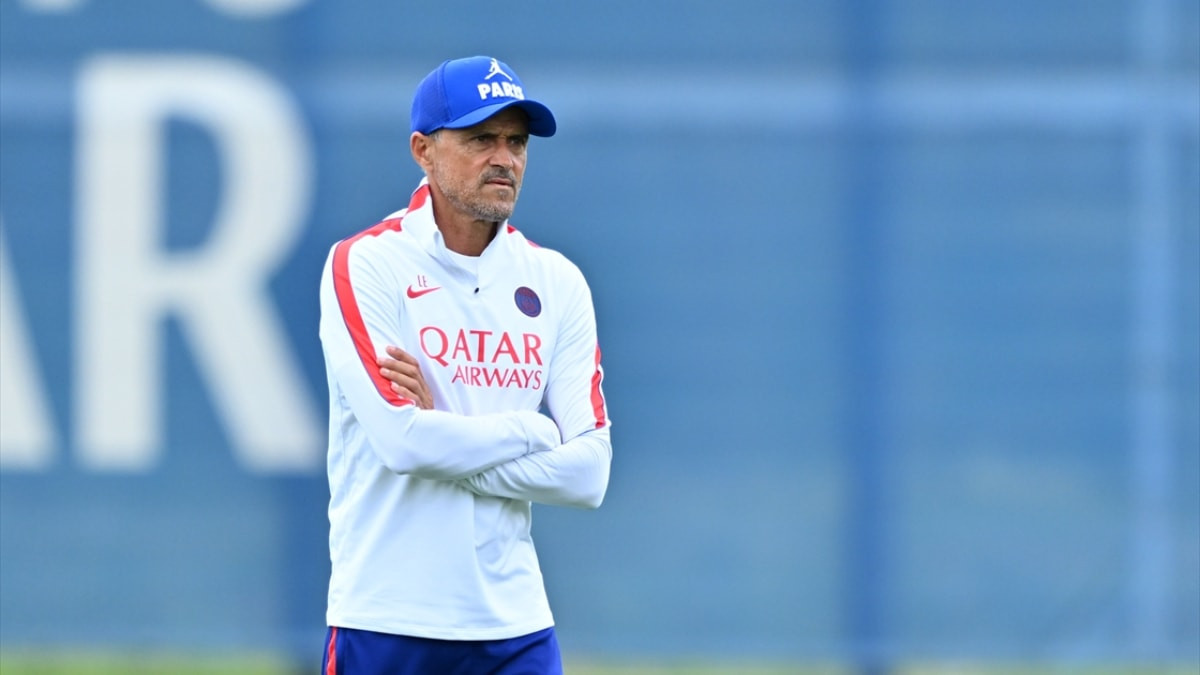PSG, Luis Enrique'nin sözleşmesini uzattı