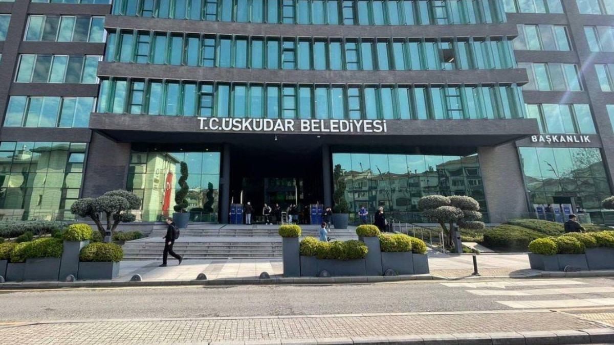 Üsküdar'da CHP'li 4 Meclis üyesi AK Parti'ye geçti: Gözler başkanvekilliği seçiminde