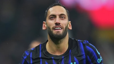 Hakan Çalhanoğlu, İtalya'da yılın takımına seçildi