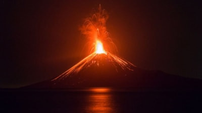 Anak Krakatau Yanardağı'nda patlama