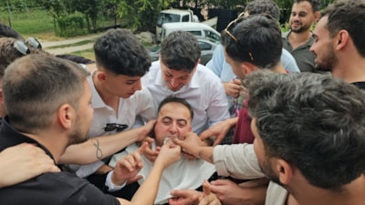 Bursa'da asırlık düğün geleneği: 200 metreyi 4 saatte geçtiler