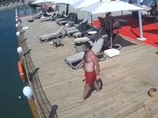 Antalya'da sığ suya balıklama dalarak hayatını kaybetti