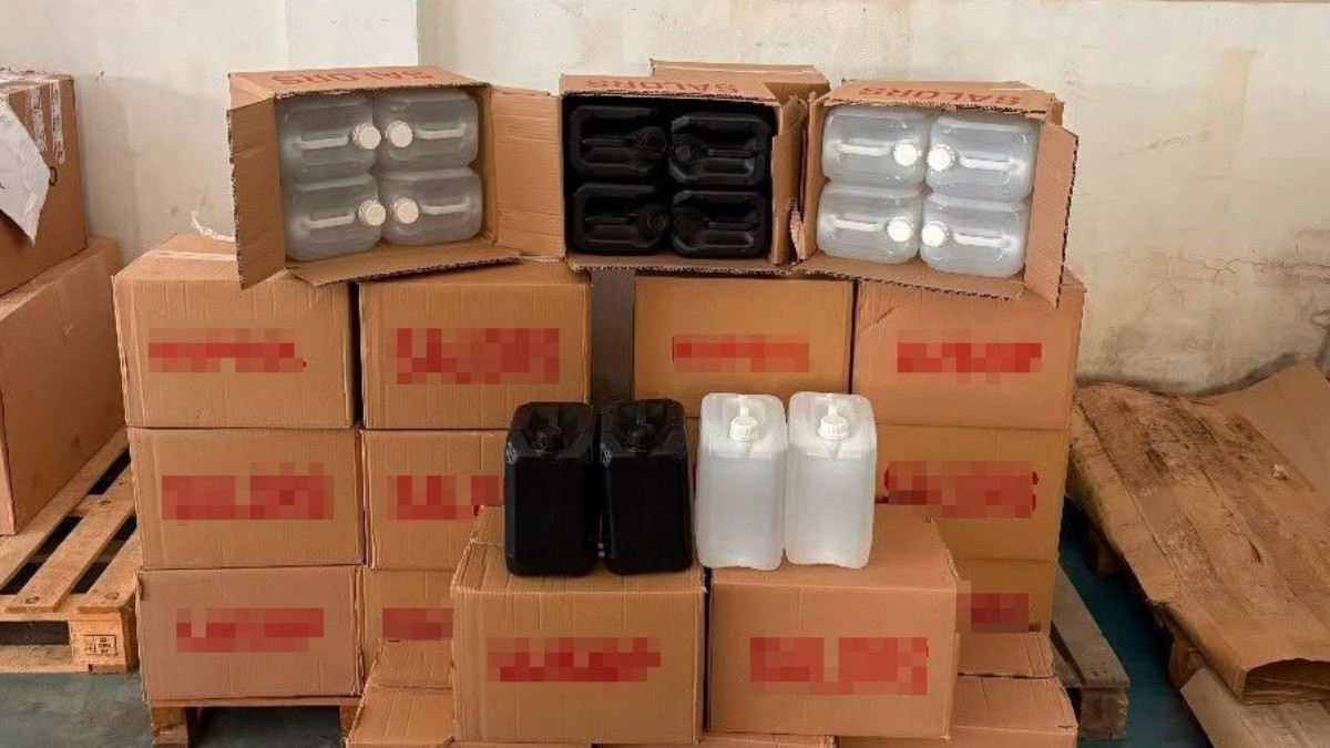 İzmir'de 1 tondan fazla kaçak etil alkol ele geçirildi
