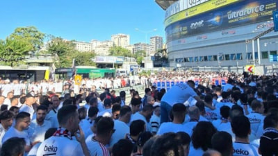 Beşiktaş taraftarı stada geldi
