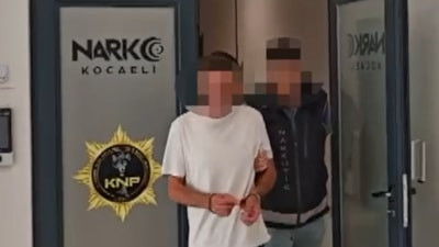 Kocaeli'de bir evde yapılan aramada mutfaktan uyuşturucu, fırın dolabından 65 bin TL çıktı