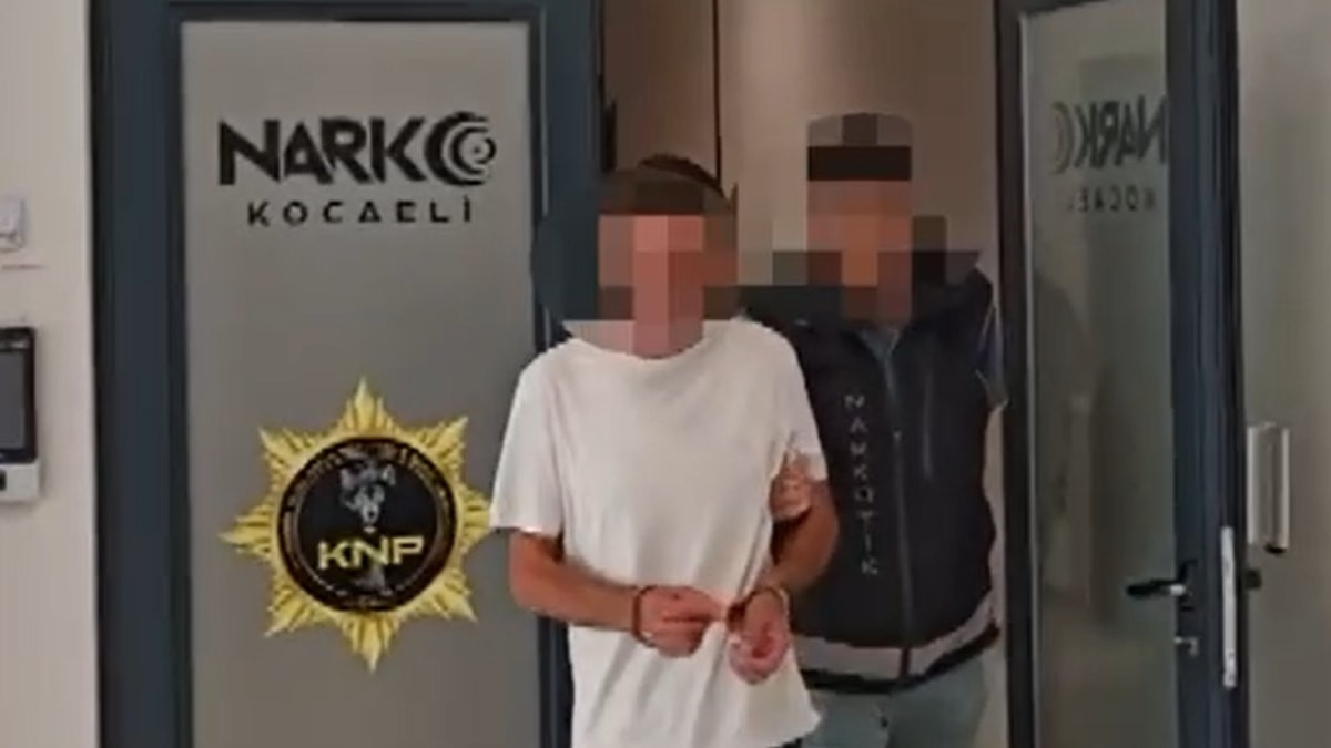 Kocaeli'de bir evde yapılan aramada mutfaktan uyuşturucu, fırın dolabından 65 bin TL çıktı