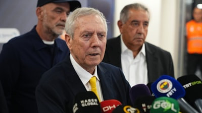 Aziz Yıldırım'dan Halil Umut Meler'e: Dayak yiyen hakemi devam ettirirseniz bu olur