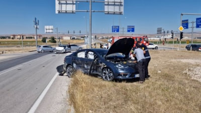 Çorum’da iki otomobil çarpıştı: 5 yaralı