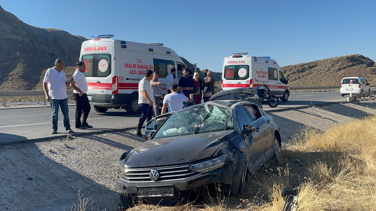 Sivas'ta otomobil kontrolden çıktı: 5 yaralı
