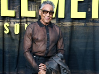 Giancarlo Esposito'nun şeffaf gala kombini dikkat çekti