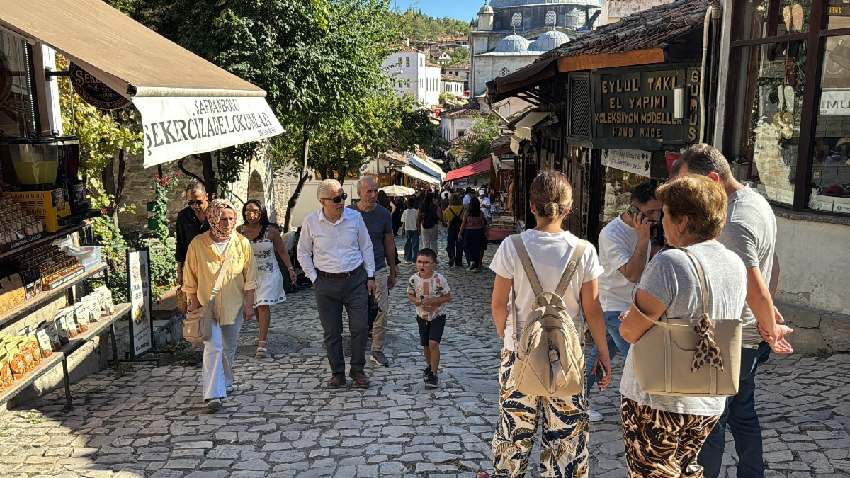 Karabük'ün tarihi sokaklarında hafta sonu hareketliliği