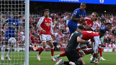 Arsenal derbide Chelsea'yi devirdi