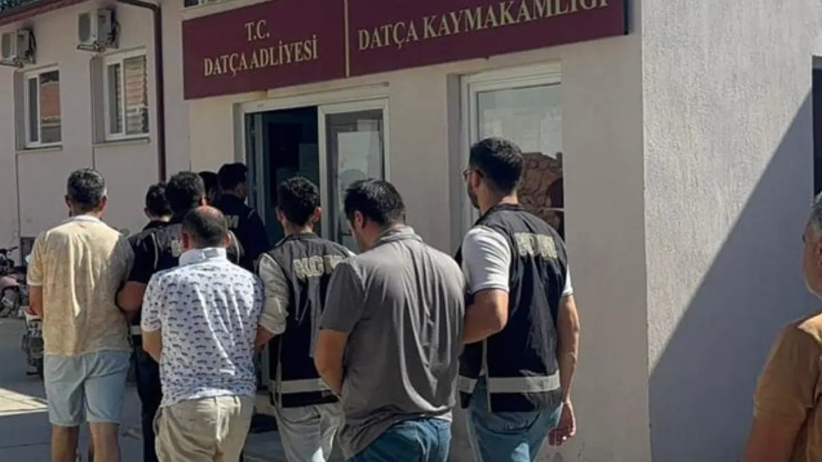 Muğla'da yurt dışına kaçmaya çalışan 9 FETÖ şüphelisi teknede yakalandı