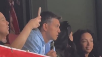Leandro Trossard, Arsenal maçını tribünden izledi