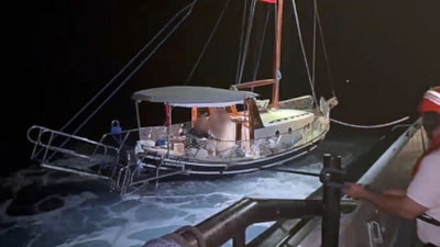 Muğla'da arızalanan tekne ve içindekiler Sahil Güvenlik ekibi tarafından kurtarıldı