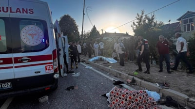 Düzce'de tır ile tarım aracının çarpıştığı kazada 4 kişi hayatını kaybetti