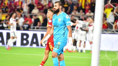 Göztepe kalecisi Gugeshashvili kendisini ıslıklayan taraftarlara gözdağı verdi