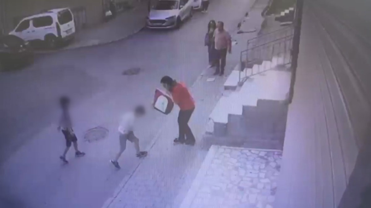 İstanbul'da 2 kişinin yaralandığı silahlı kavga anları kamerada