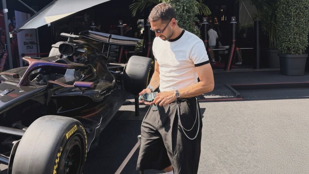 Hakan Çalhanoğlu, ilginç kombiniyle Formula 1'i izlemeye gitti
