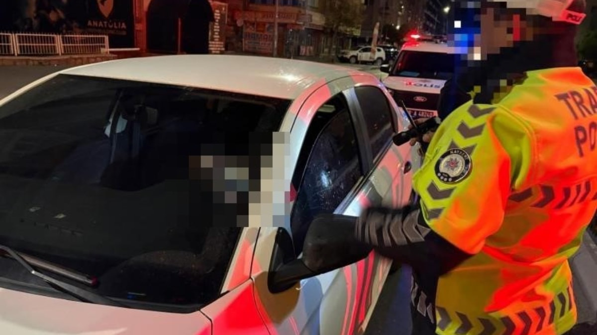 Kayseri'de yol ortasında sızdı: Uyandırılan sürücü geri uyudu