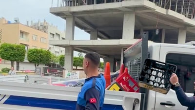 Hatay'da zabıta denetime geldi, "Belediye başkanı akrabam" dedi