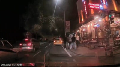 İstanbul'da taksi şoförü ücrette anlaşamadığı yolcuları araçtan indirip darbetti: Gözaltına alındı