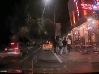 İstanbul'da taksi şoförü ücrette anlaşamadığı yolcuları araçtan indirip darbetti: Gözaltına alındı