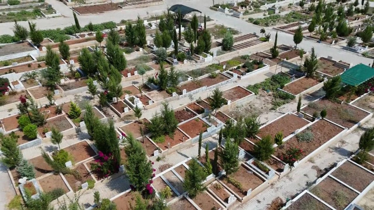 Adana'da mezar yerine yüzde 100 zam: Vatandaşlar tepki gösterdi
