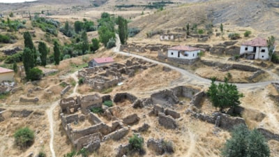 Sivas'ta göç veren köyün son hali: Tek hane kaldı