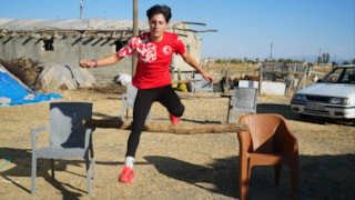 Muş'ta yaşayan Elif; köyde berivan, pistte şampiyon
