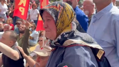 Üsküdar Belediyesi, AK Parti'ye geçince başörtülü kadın gözyaşlarını tutamadı