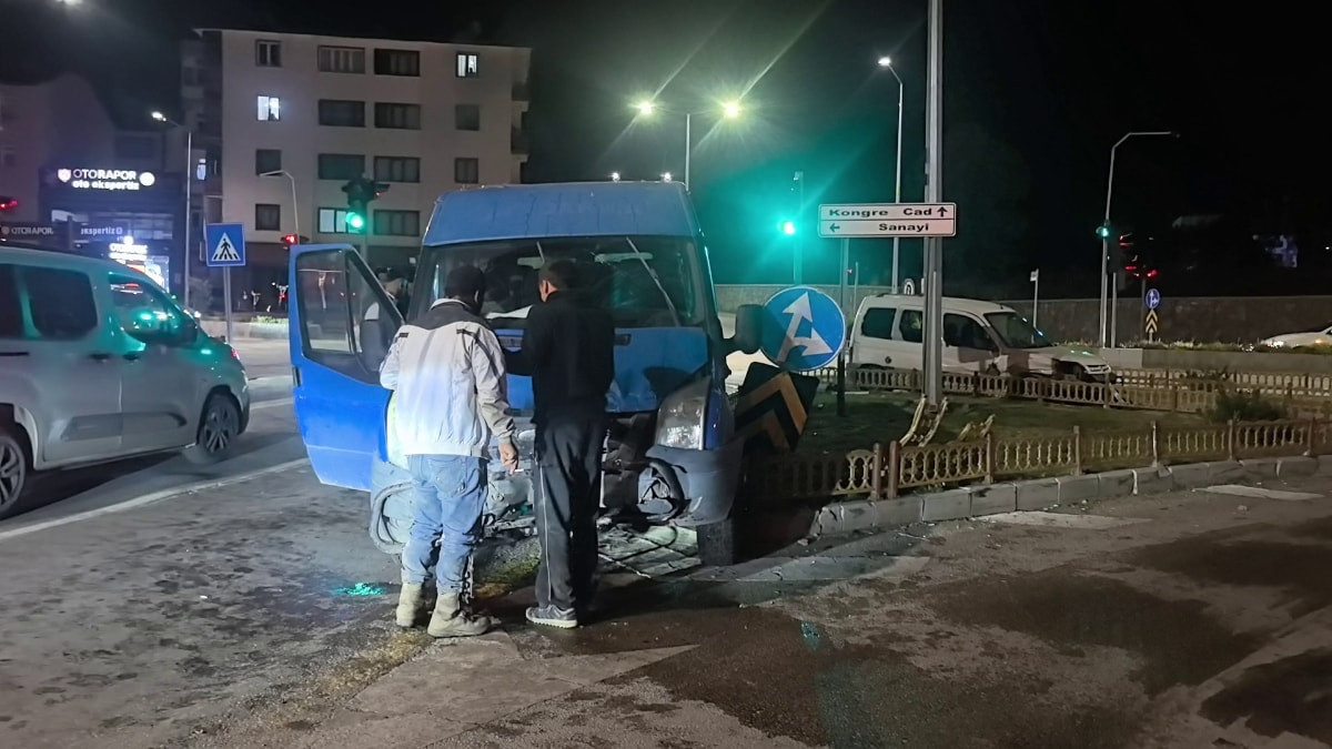 Erzurum’da kavşakta trafik kazası: 3 yaralı