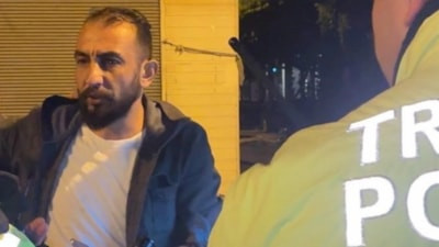 Kayseri'de alkollü yakalanan sürücü, ekiplere 'Abartmayın' diyerek çıkıştı