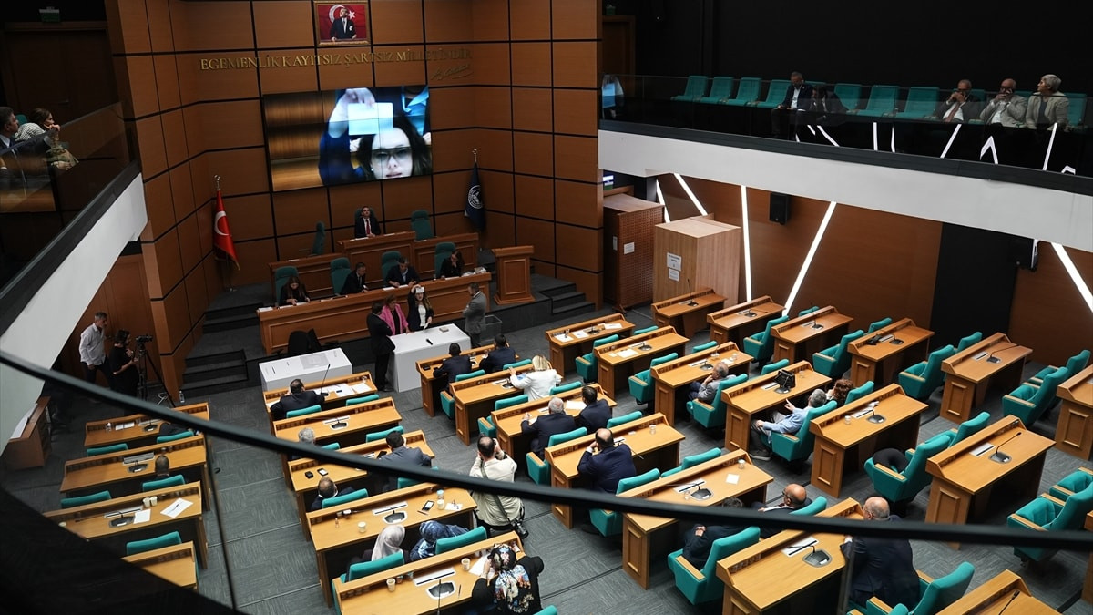 Üsküdar Belediyesi Meclis üyesi, Özgür Çelik'in "tehdit edildi" iddialarını yalanladı