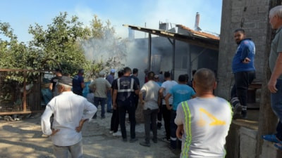 Sakarya'da iki katlı evde çıkan yangın paniğe neden oldu