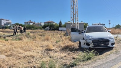 Eskişehir'de iki otomobilin karıştığı kazada 5 kişi yaralandı