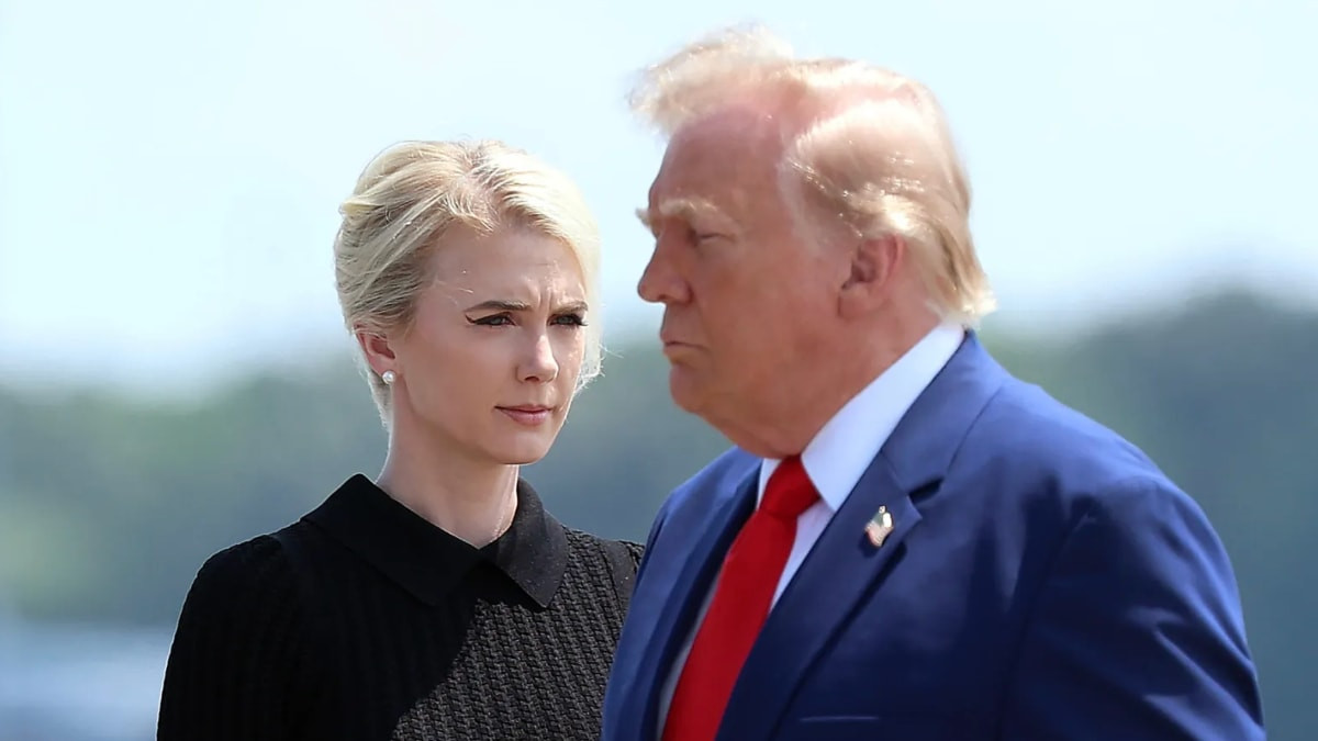 Trump'tan dört çalışanına 155 bin dolar hediye: Mektuplarıyla gündeme gelen asistanı da aralarında