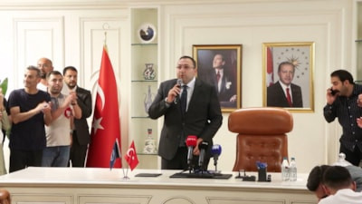 Üsküdar'da başkanvekili seçilen Dündar Ziya Gültekin görevini devraldı