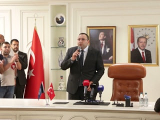 Üsküdar'da başkanvekili seçilen Dündar Ziya Gültekin görevini devraldı