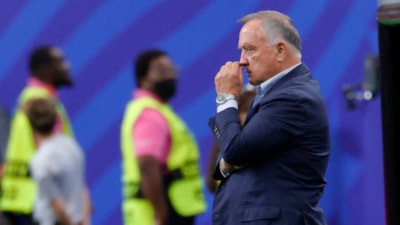 Curaçao, Dick Advocaat'ın sözleşmesini uzattı