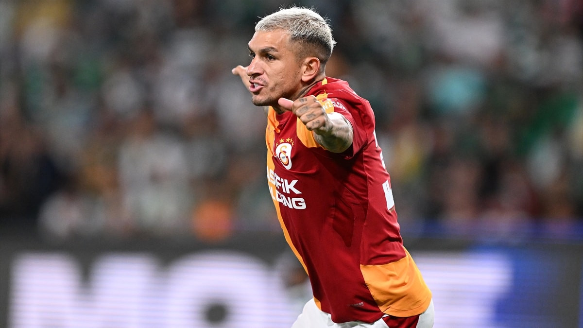 Lucas Torreira'dan Portekiz'da tarihi siftah!