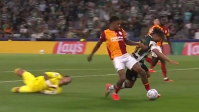 Okan Buruk çılgına döndü! Sporting - Galatasaray maçında penaltı kararı