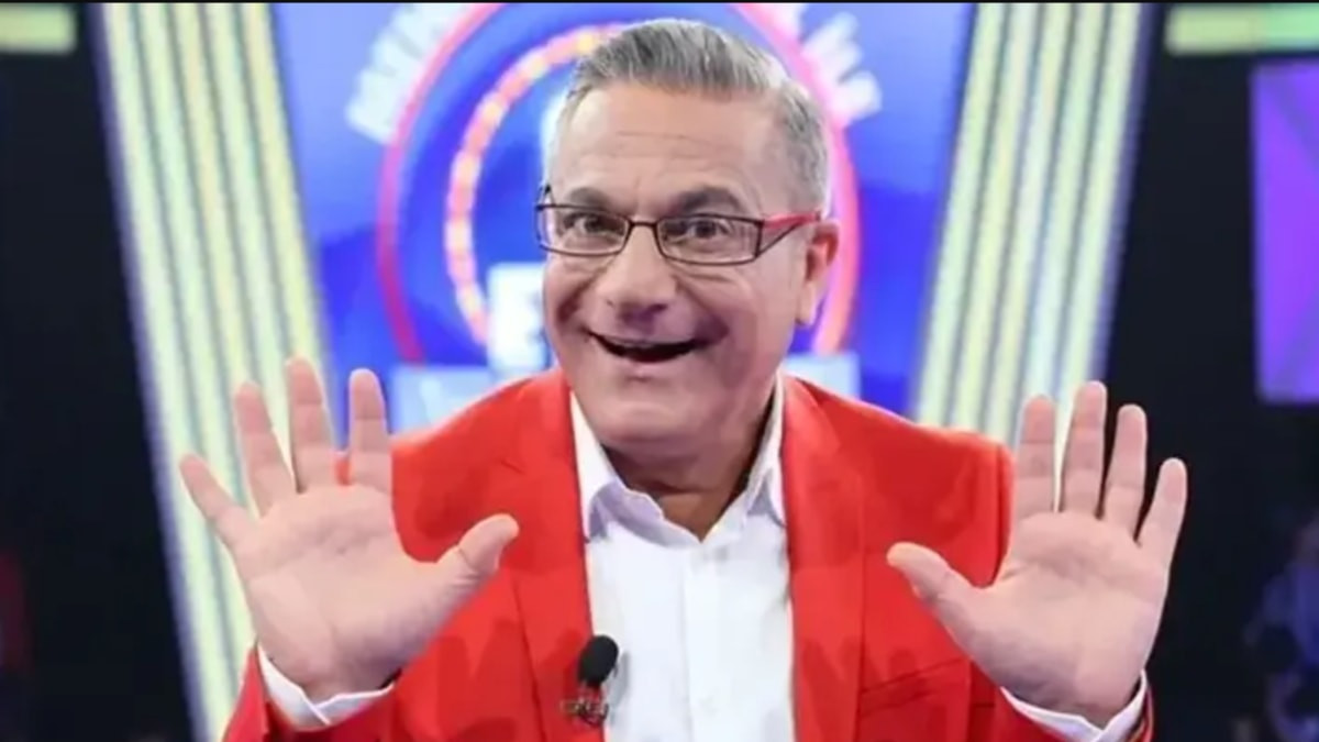 Ünlü şovmen Mehmet Ali Erbil kalp krizi geçirdi
