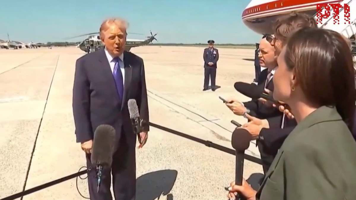 Trump'ın uçağında tahliye kaydırağı krizi: Beklemek zorunda kaldı